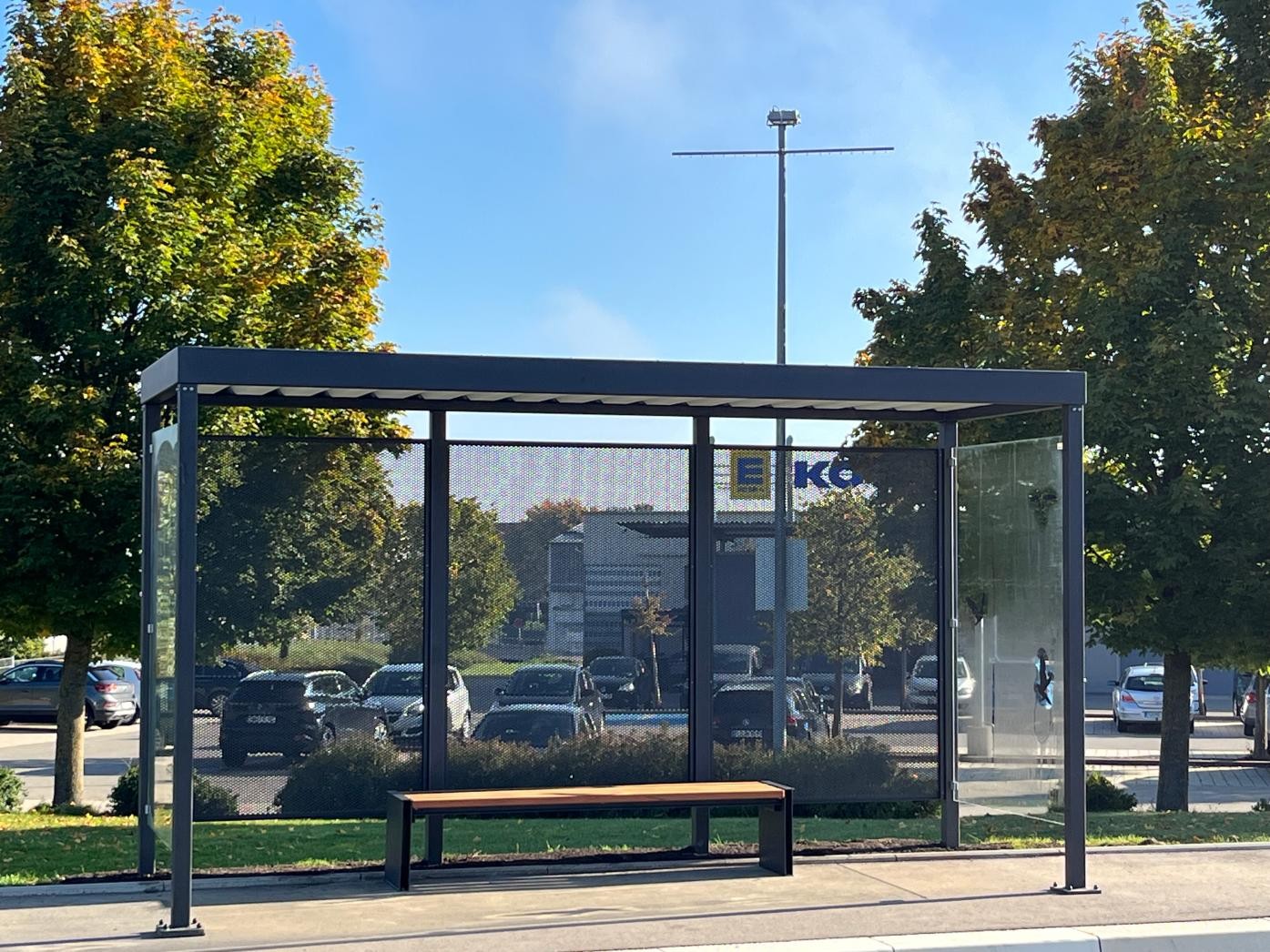 Bank in Bushaltestelle